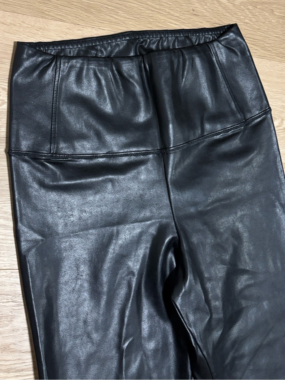 Wilfred Free (M) Aritzia Daria Vegan Leather Pant Legging Black Sleek Soft - Picture 4 of 14